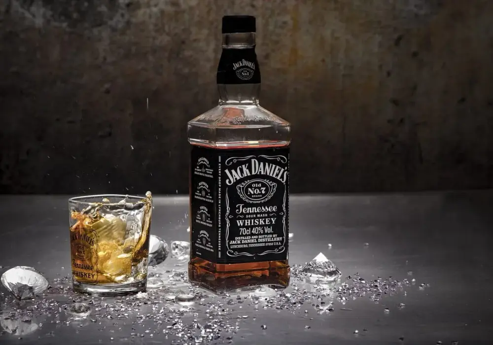 Z czym mieszać whisky? Odkryj najlepsze połączenia i przepisy