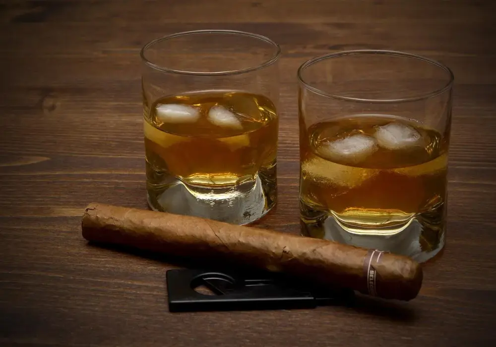 Ile kalorii ma kieliszek whisky? Sprawdź, co musisz wiedzieć