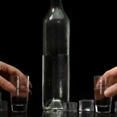 Jak długo może stać otwarta wódka smakowa bez utraty jakości?
