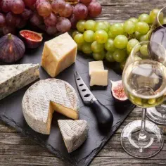 Jakie wino do serów? Odkryj idealne pary dla każdego smaku