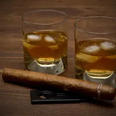 Ile kalorii ma kieliszek whisky? Sprawdź, co musisz wiedzieć
