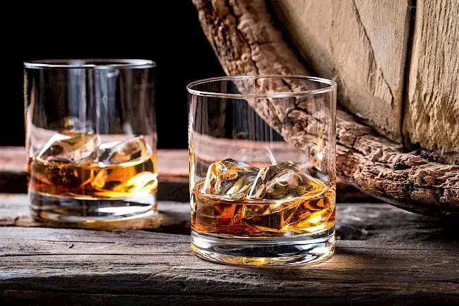 Zdjęcie Ile kalorii ma kieliszek whisky? Sprawdź, co musisz wiedzieć