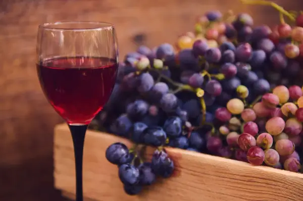 Wino bez drożdży ile procent? Zaskakujące fakty o alkoholu w winie