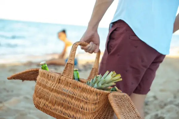 Przekąski na plażę, które zachwycą i ułatwią relaks na słońcu